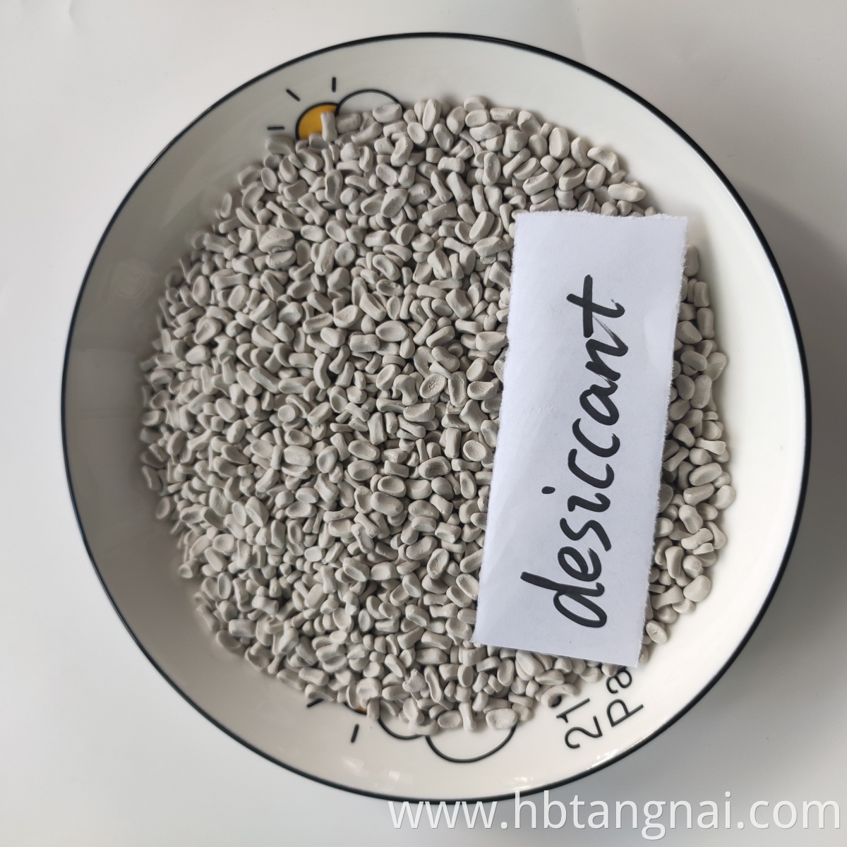 Desiccant masterbatch